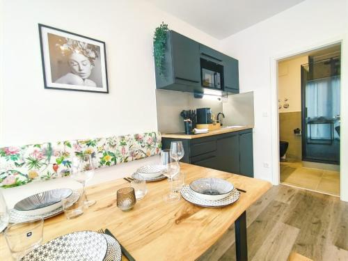 Design-Apartment für bis zu 4 im 1 OG, modern, Dachterrasse, Grill, ruhige Lage, Disney plus, Wii, LAN und WLAN, Nuremberg (photo 5)