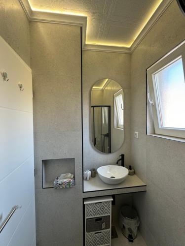 One-Bedroom Apartment image 9