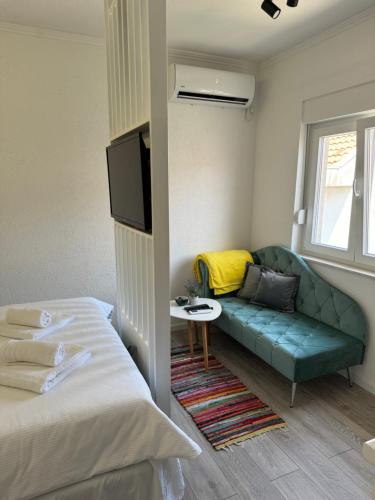 One-Bedroom Apartment image 4