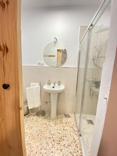 Standard Double Room with Fan image 5