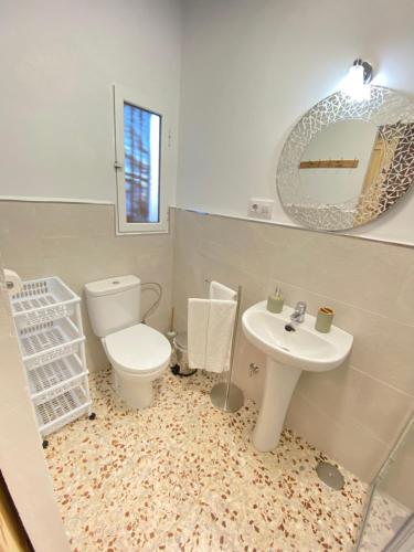 Standard Double Room with Fan image 3