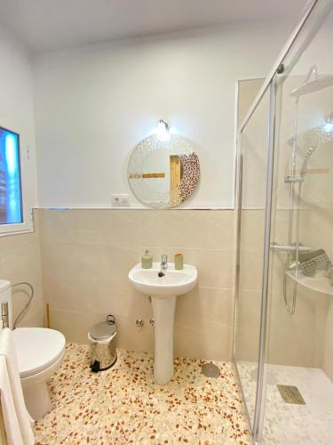 Standard Double Room with Fan image 2