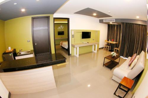 room detail thumbnail 0