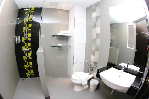 room detail thumbnail 2