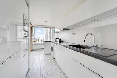 Seine & Eiffel 100m2 avec vue panoramique parking - image 6