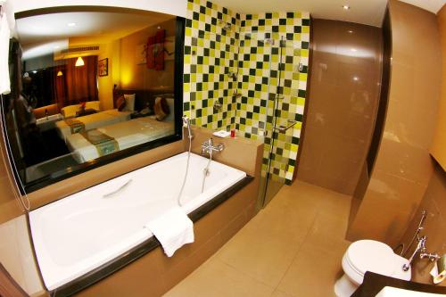 room detail thumbnail 2