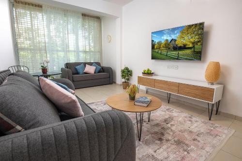 דירה מהממת במרכז גבעתיים עם 3 חדרי שינה in Ramat Gan