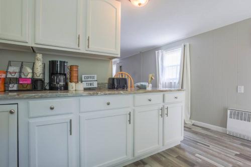 New cozy coastal retreat! in 格羅頓