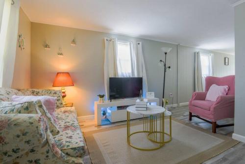 New cozy coastal retreat! in 格羅頓