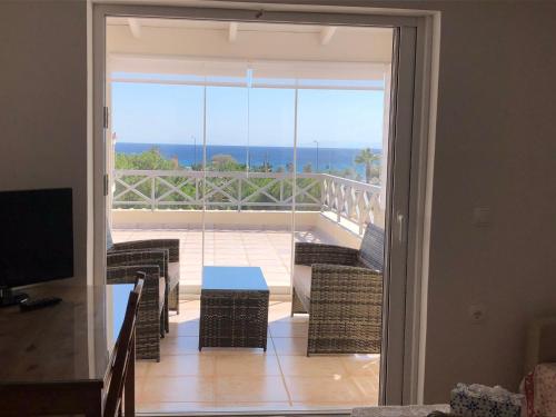Skats, Seaview penthouse by the beach in Ag. Dimitrios (Attiki)