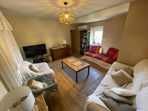 Közös társalgó / TV, Ancienne Ferme Le Sermiaul in Lussas