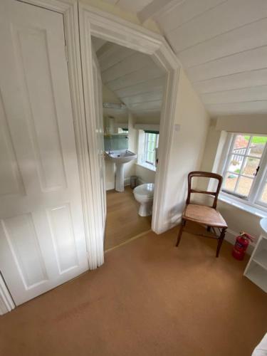 Badkamer, Stunning 3 bedroom 3 bath self catering cottage nr Stonehenge, Longleat, Avebury and Bath in Enford