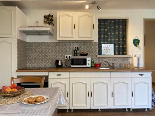Kitchen, Gite La Tarente in Montfrin