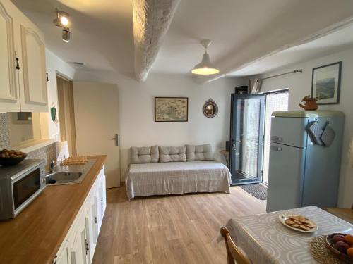 Kitchen, Gite La Tarente in Montfrin