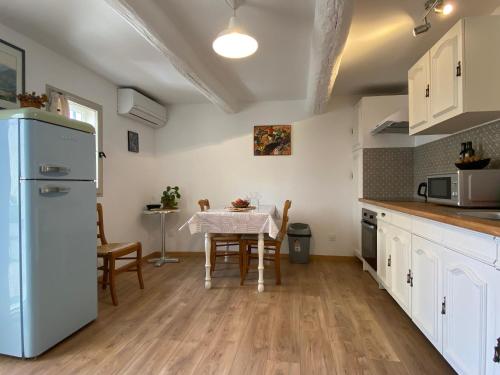 Kitchen, Gite La Tarente in Montfrin