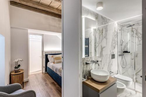 Piazza dei Renzi Trastevere building 4 bedroom with terrace, Roma (foto 4)
