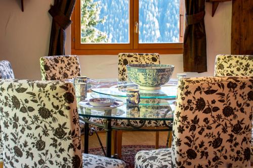 Chalet Grouse in Axalp