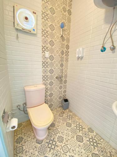 room detail thumbnail 2