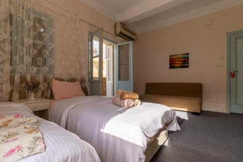 room detail thumbnail 2