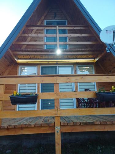 A szálláshely kívülről, Brvnara JEZDA in Jezdici