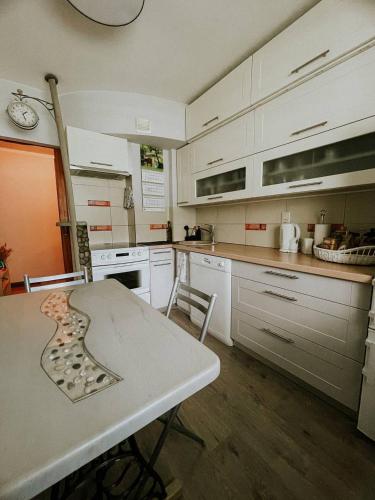 Dapur, Family or Group Apartment in Talsi Center in Talsi