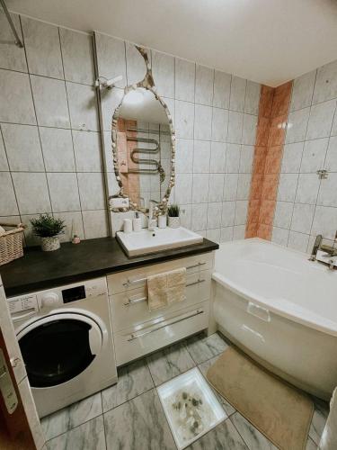 Kamar Mandi, Family or Group Apartment in Talsi Center in Talsi