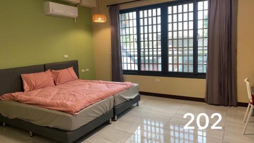 粨倉文旅-全新電梯旅店 in Xiluo Township