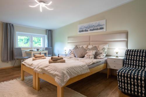 2 twin beds, 1 sofa bed