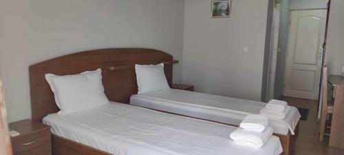 1 double bed