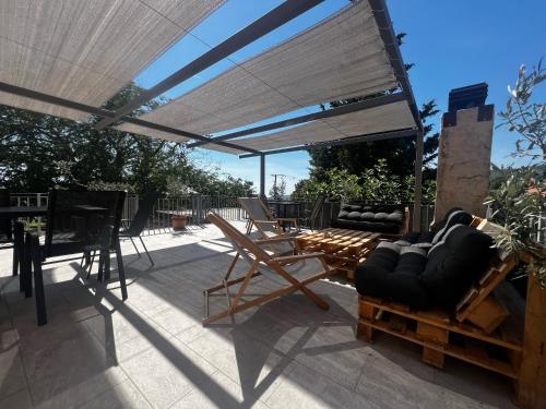 陽台/露台, Guesthouse Škofije ob Parenzani (Guesthouse Skofije ob Parenzani) in 斯波德尼耶斯哥菲耶 (哥佩爾)