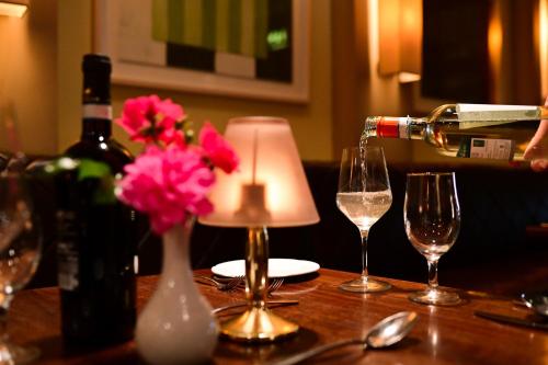 Lawlors Hotel - image 3