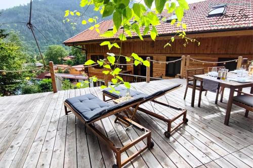 Erkély/terasz, Homely Stay AlpenPanorama-Chalet mit eigener Sauna, Kamin und Bergblick in Bayrischzell
