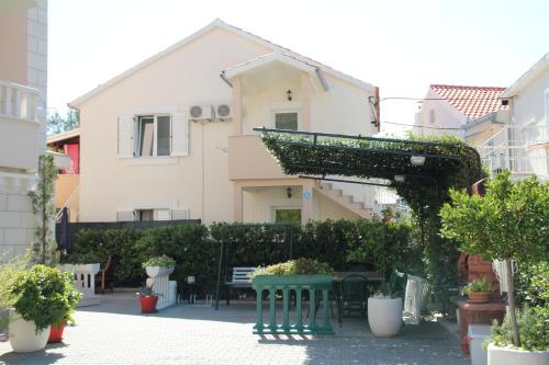 

Apartments Ivana Promajna