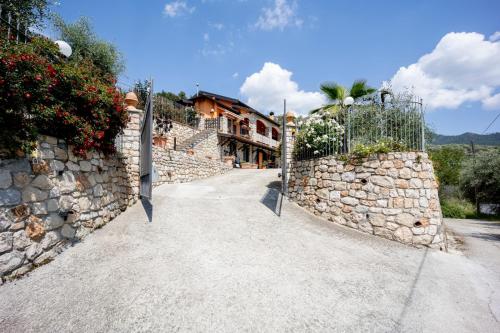 LA TAVERNA tra gli ulivi in Perinaldo
