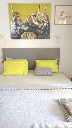2 bedrooms, large balcony near the sea, Athens (photo 9)