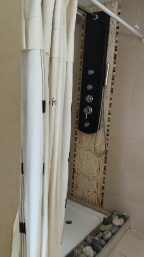 Deluxe Suite with Spa Bath image 7