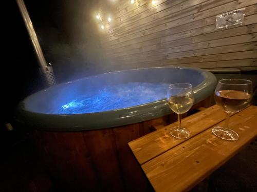 Karstais baseins, Gîte Les Eaux du Moulin piscine chauffée et jacuzzi (Gite Les Eaux du Moulin piscine chauffee et jacuzzi) in Vittefleur