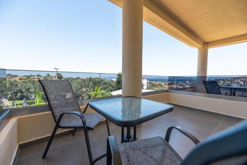 parveke/terassi, Airscape Hotel Free Shuttle From And To Athen's Airport in Ateena