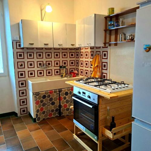 virtuve, Casa Vacanze PetFriendly tra i Vigneti in San Damiano Al Colle