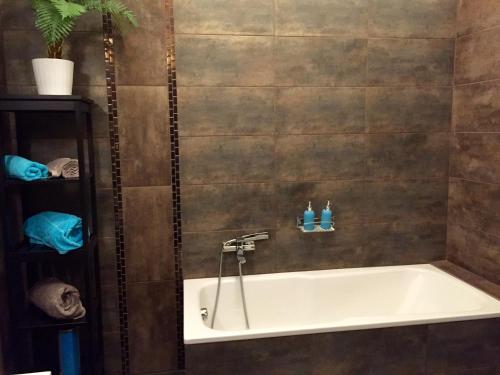 White Dream Home - image 6