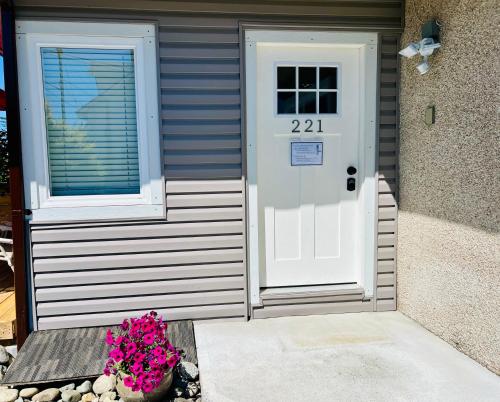 Downtown 2B1B Private Suite in Nanaimo, Canada