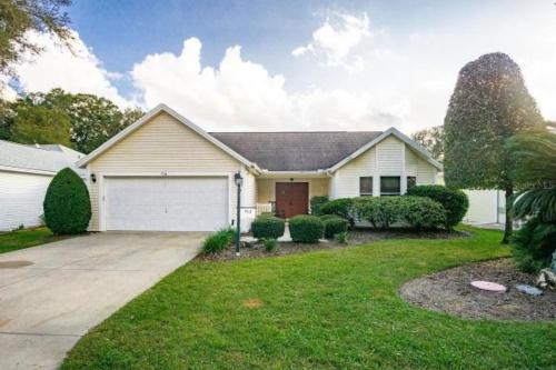 Villages Large 2 bed room 2 bath near shopping in Lady Lake, USA