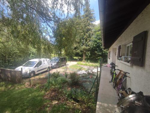 Maison dans la nature entre lacs et montagnes in Lyaud