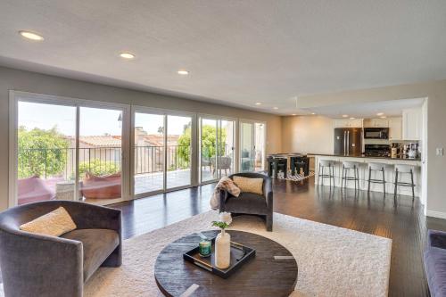 Sunny and Modern Dana Point Condo 1 Mi to Beaches! in Dana Point, USA