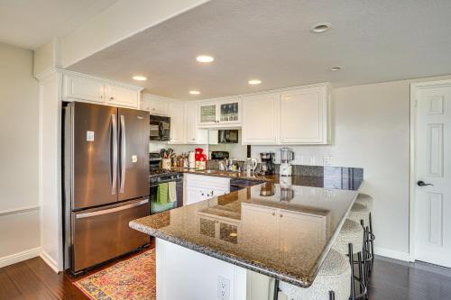 Sunny and Modern Dana Point Condo 1 Mi to Beaches! in Dana Point, USA