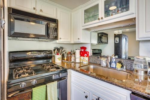 Sunny and Modern Dana Point Condo 1 Mi to Beaches! in Dana Point, USA
