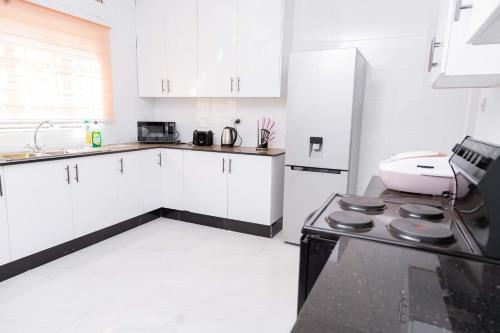 Emat Guesthouse - image 2
