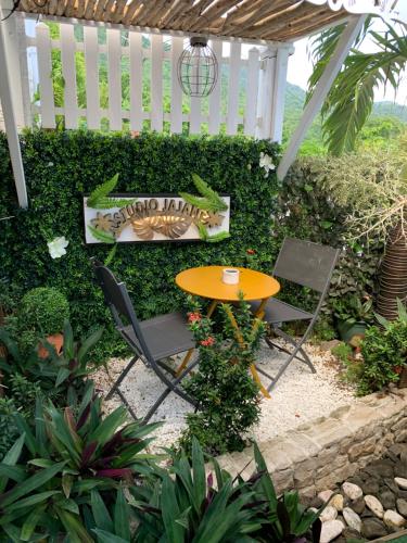 Charmant logement avec spa/petit-déjeuner inclus. (Charmant logement avec spa/petit-dejeuner inclus.) in Pointe-Noire