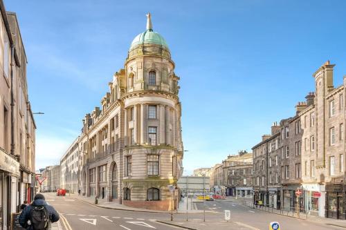 Two Bedroom Apartment-Central Edinburgh-Old Town-licensed