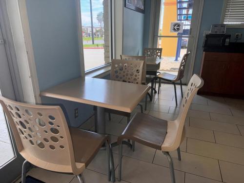 Food and beverages, Howard Johnson by Wyndham Galveston in Galveston (TX)
